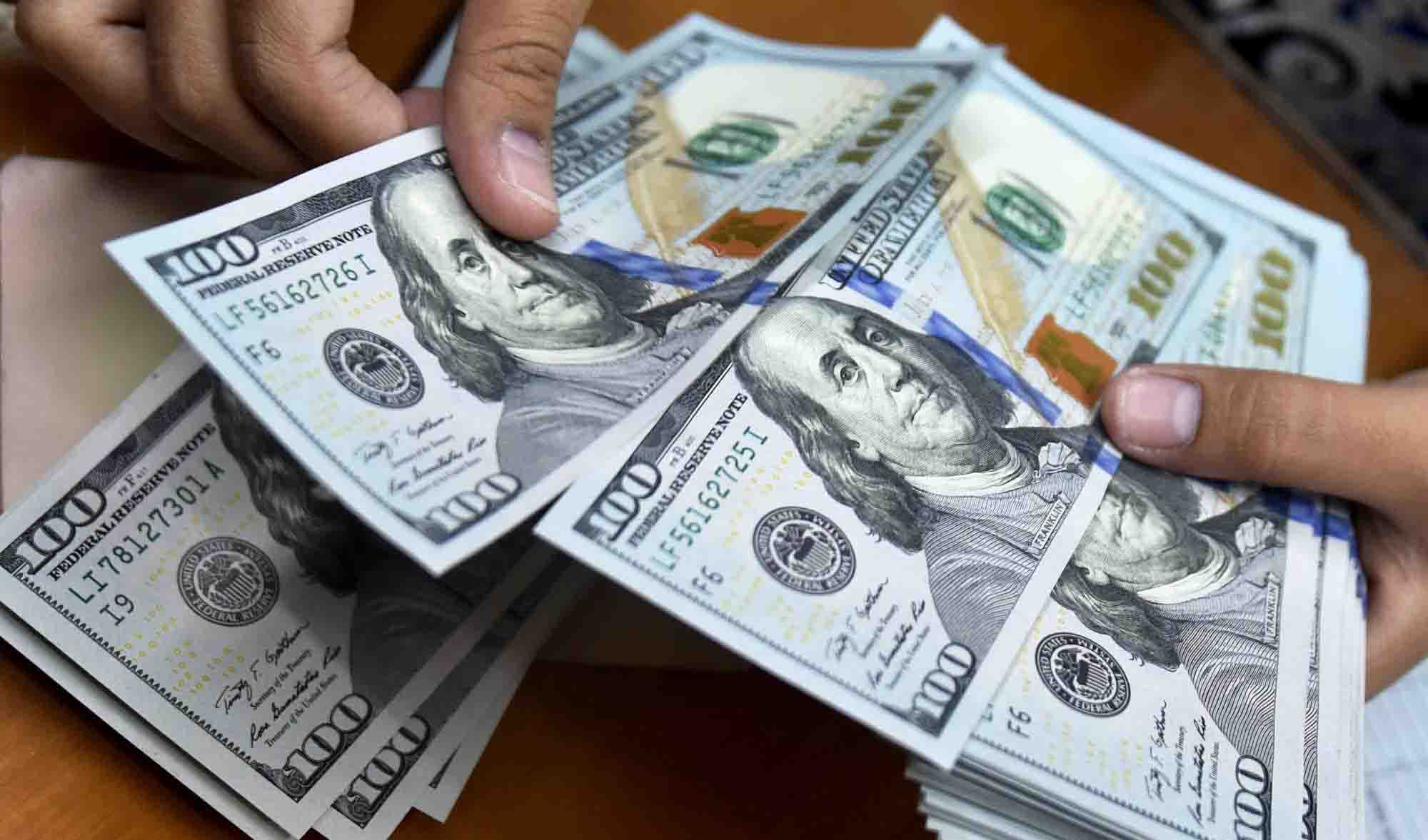 دستور فروش نامحدود ارز صادر شد