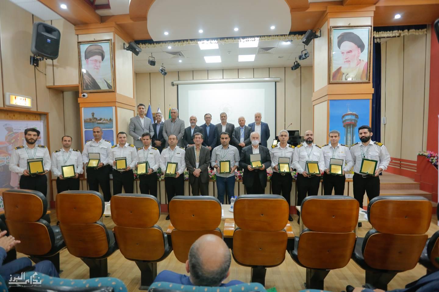 تقدیر از برگزیدگان همایش سالانه راهنمایان کشتی